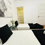 Hostel High Standard Centre Close To Attractions